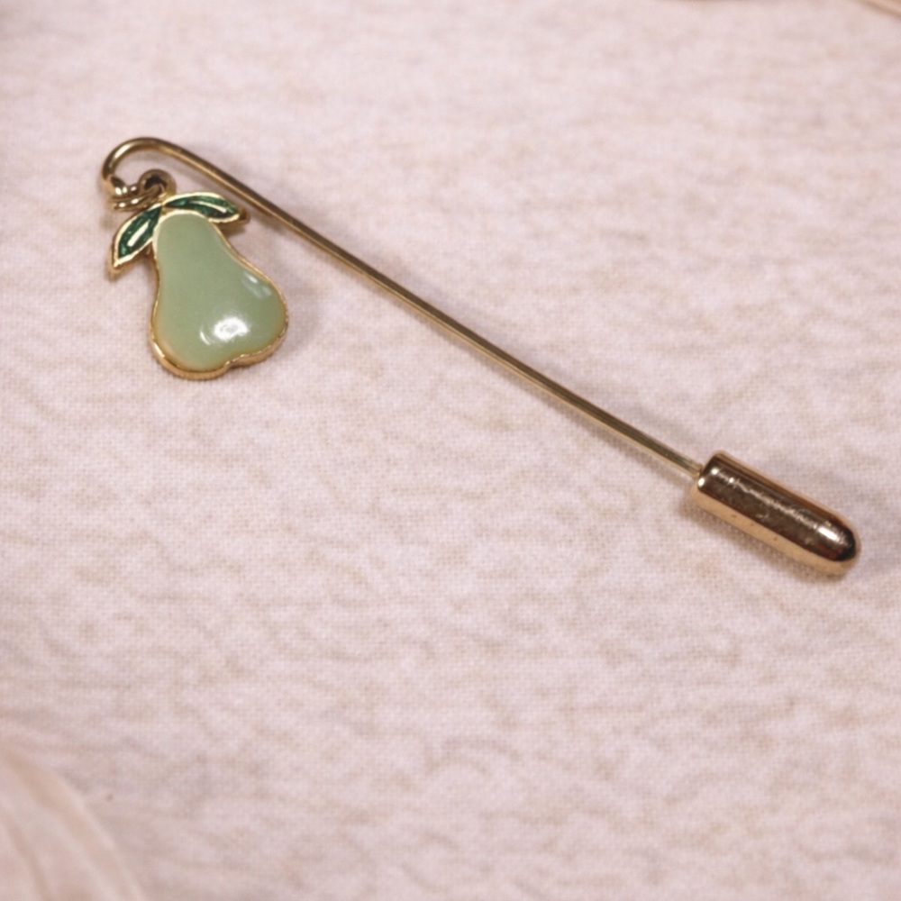 Vintage Gold Tone Pear Enamel Dangle Stick Pin Lapel Hat Brooch Fruit Jewelry